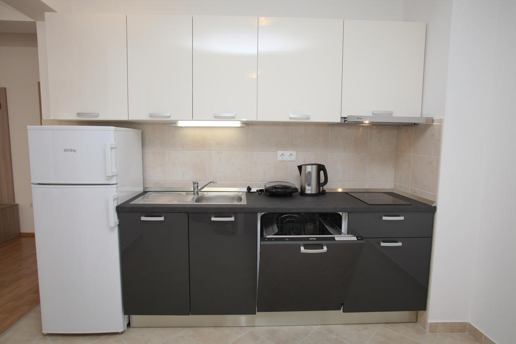 Villa Iris Apartments Seget Vranjica Dış mekan fotoğraf