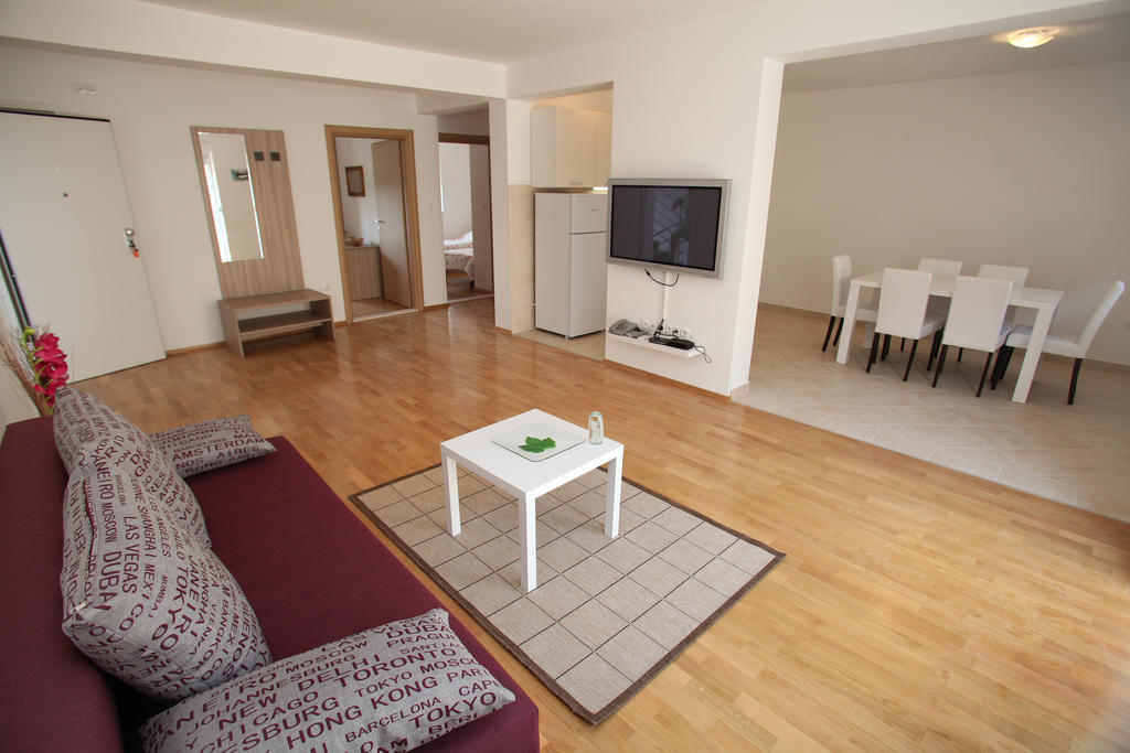 Villa Iris Apartments Seget Vranjica Dış mekan fotoğraf