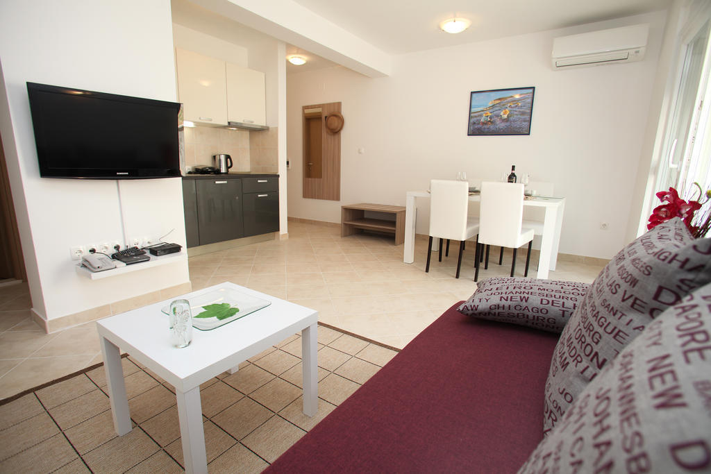 Villa Iris Apartments Seget Vranjica Dış mekan fotoğraf