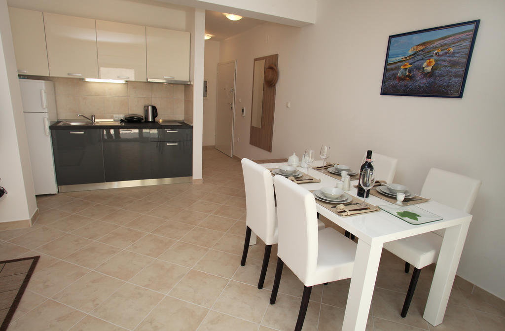 Villa Iris Apartments Seget Vranjica Dış mekan fotoğraf