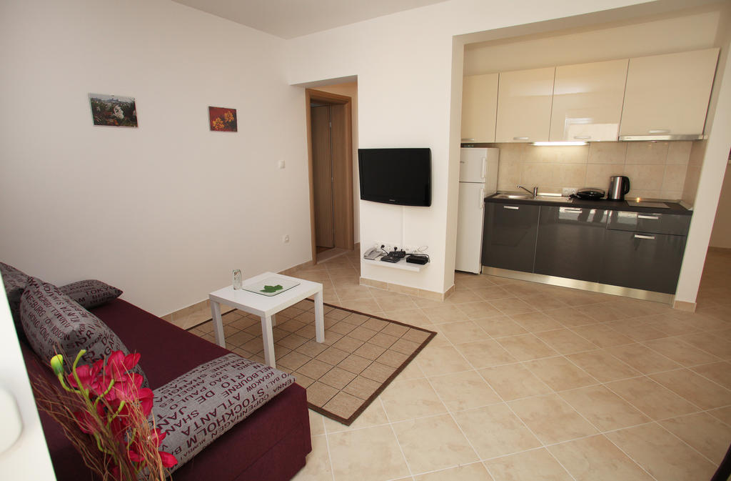Villa Iris Apartments Seget Vranjica Dış mekan fotoğraf