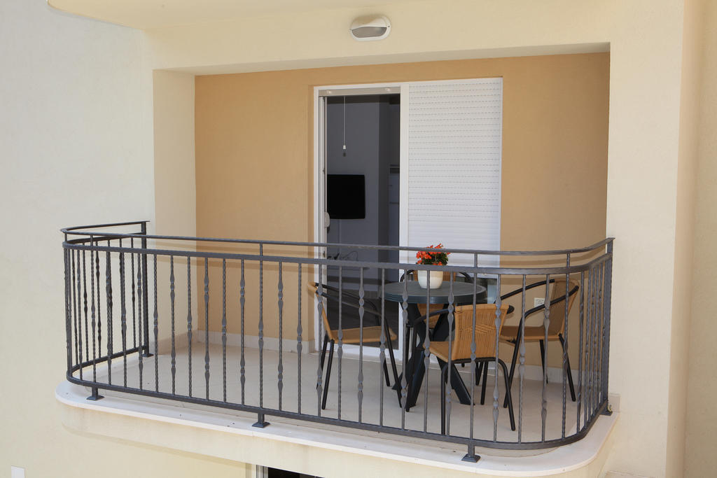 Villa Iris Apartments Seget Vranjica Dış mekan fotoğraf